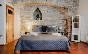 Dream Stay - Old Town City Wall Studio Apartment